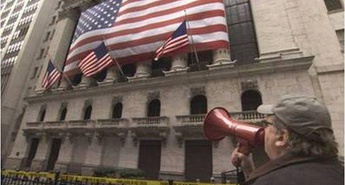 Na platna slovenskh kinematografov prihaja film KAPITALIZEM: LJUBEZENSKA ZGODBA