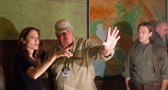 Napoveduje film V deželi krvi in medu, ki ga je režirala Angelina Jolie