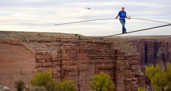 Discovery Channel ujel trenutek za zgodovino: prehod po vrvi čez Veliki kanjon