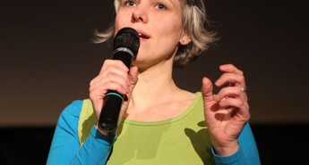 GLAVNA NAGRADA MALEGA SLONA DEKLICI Z RDEČO KAPICO