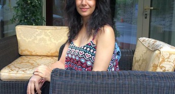 Na Bled prispela indijska igralka Nimrat Kaur, ki bo jutri gostja ‘Pogovora z razgledom’