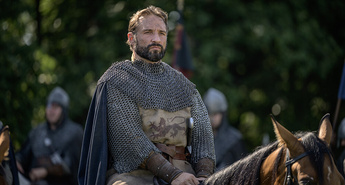 Klemen Novak kot Gerold ob boku Seana Beana