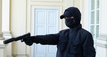 Če hočeš živeti, moraš igrati igro…