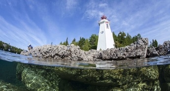 NEUKROČENA VELIČASTNA JEZERA