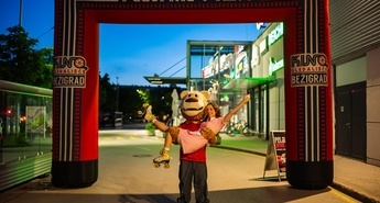 PRIDITE DOŽIVET FILME