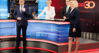 30 LET INFORMIRANJA, ZABAVE IN STRASTI