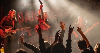 POKLON ŽENSKAM V ROKENROLU!