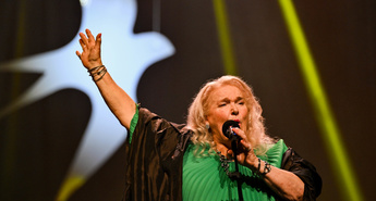 Ganljiv slovesni koncert Elde Viler