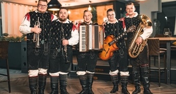 Ansambel Kiper: “A ti me nočeš”