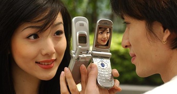 Dobra prodaja mobilnih telefonov, Samsung prehitel Motorolo