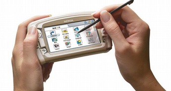 Multimedijski pametni telefon z pisalom in prepoznavo ročne pisave
