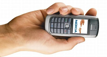 Z NOKIO 6020 JE ENOSTAVNO OSTAJATI V STIKU S PRIJATELJI