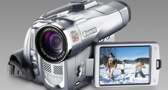 Canon z novimi modno oblikovanimi digitalnimi videokamerami