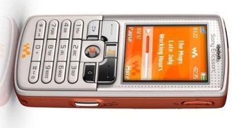 Prvi mobilni telefon Sony Ericsson pod blagovno znamko Walkman