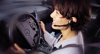 Naprave za prostoročno telefoniranje ne izboljšajo prometne varnosti