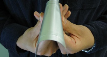 NEC razvil milimeter debelo baterijo, ki se napolni v pol minute