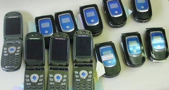 Rabljeni mobilniki razkrivajo poslovne skrivnosti