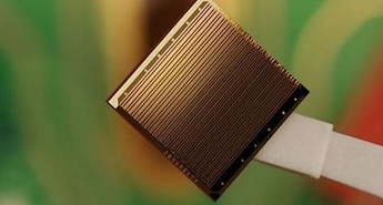 Intel in Univerza v Santa Barbari prva na svetu razvila hibridni silicijski laser