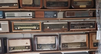 Zbirka radijskih sprejemnikov iz Celovca že pri nas