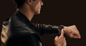 Ura kot poklon raziskovanju vesolja 