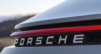 HONOR Magic V2 v Porsche Experience Centru v Leipzigu