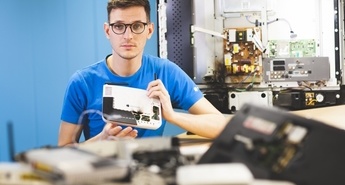 V Sloveniji letno zabeležimo kar okoli 60.000 udarov strel