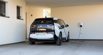 Polnilna postaja za električna vozila EVlink Home 