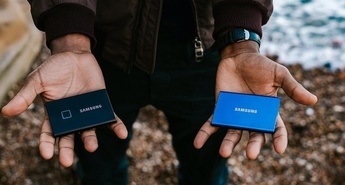 Fotografije mačk, dokumenti in CO2