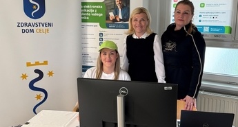 zVEM Digitočka v avli ZD Celje za pomoč uporabnikom do konca aprila