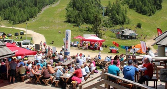 Dva tisoč ljubiteljev gora na Dnevu slovenskih planinskih doživetij 2015 na Krvavcu