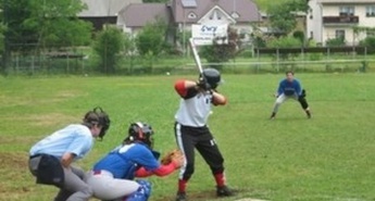Igralkam softballa zagodlo vreme