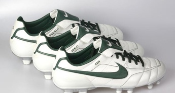 Unikatne majice in nogometni čevlji za igralce slovenske nogometne reprezentance