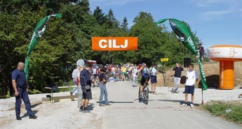 Množični pohod in kolesarski vzpon na Šmohor uspel!