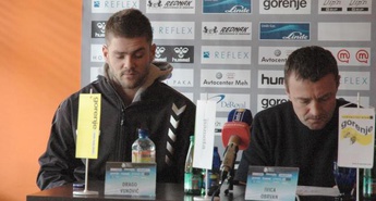 Domači teren v prvem planu