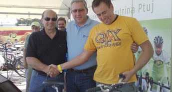 BOŠTJAN SKOK SE JE ODPELJAL KAR Z MERCEDES-BENZ KOLESOM