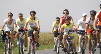 Udeležence bo prevažal posebni Poli vlak, z dodatnima vagonoma za kolesa