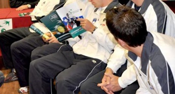 Z bučnim navijanjem do zmage v »dvoboju desetletja«