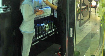 Hokejska navdušenka na angelski večerji s hokejistom Matijo Pintaričem