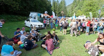 Na eko regati so na progi svetovnega prvenstva za dober namen veslali slovenski podjetniki