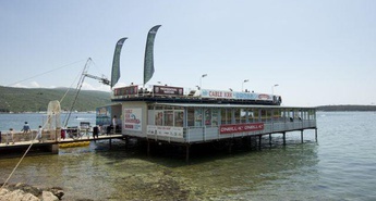 TUDI SLOVENSKI PARAPLEGIKI WAKEBOARDALI NA HRVAŠKEM