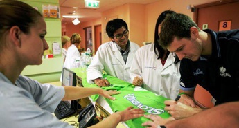 Dragić razveselil otroke in mladostnike, obolele za rakom