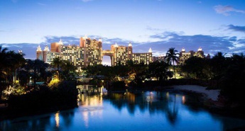 PETER POLES IN DANI BAVEC NA RAJSKIH BAHAMIH