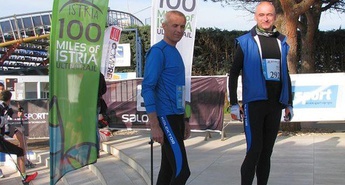 Dva Kolektorjeva tekača na tekaški preizkušnji 100 milj Istre