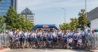 Pokal za najštevilčnejšo ekipo na maratonu tudi letos v roke Kolektorjeve ekipe