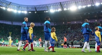 UEFA EUROPA LEAGUE ™ IN UEFA CONFERENCE LEAGUE ™ 