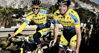 Saxo Bank prinaša tekmovalni duh kolesarjenja v svet trgovanja s pomočjo kolesarske ekipe Tinkoff-Saxo, ki zbira denar v dobrodelne namene