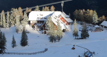 Sneg pobelil Krvavec