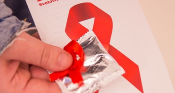 Celjski dijaki so občane ozaveščali o AIDS-u