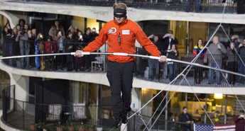 NIK WALLENDA JE PO TANKI ŽICI USPEŠNO PREHODIL 