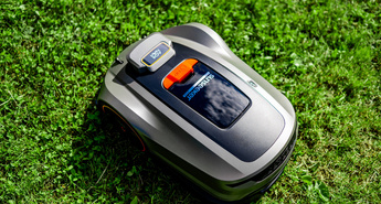 Revolucija na vrtu: kosilnice brez kabla in stroji, ki delajo namesto vas